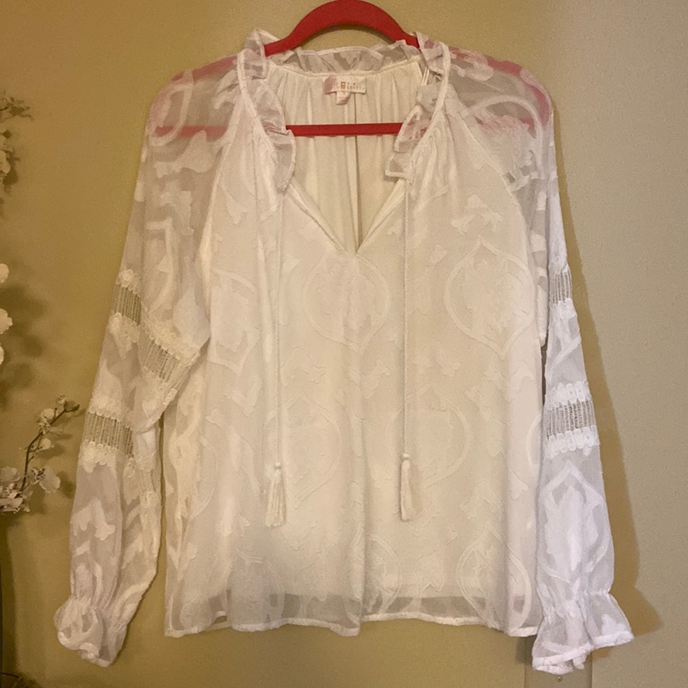 Belle by Kim Gravel, medium lined lace blouse